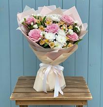 Букет цветов из:  Гвоздики, Орхидеи и Розы в Григорьевское