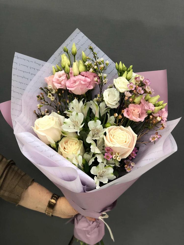 Букет цветов из: Альстромерии, Розы и Лизиантусы в Григорьевское