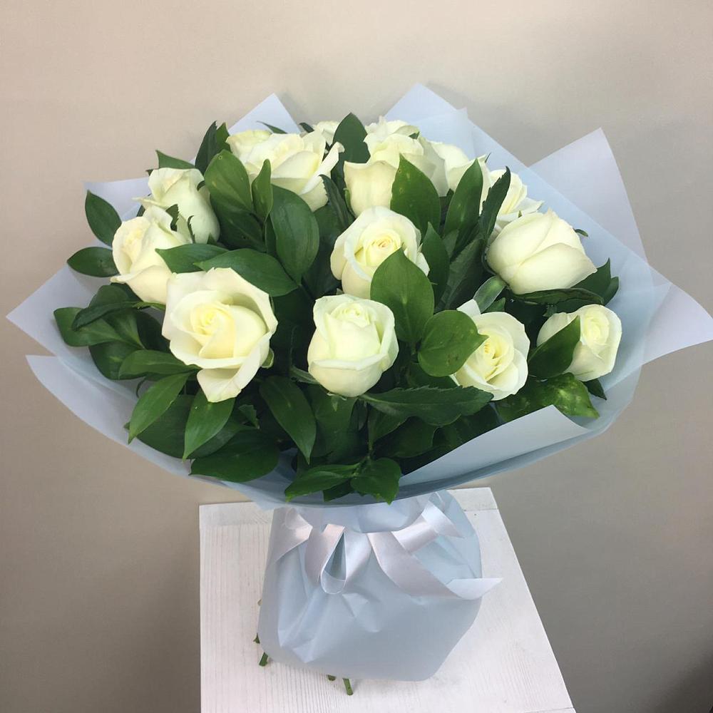 Букет 15 Белых роз Проуд в Григорьевское
