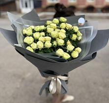 Букет Белые кустовые розы Солинеро в Григорьевское