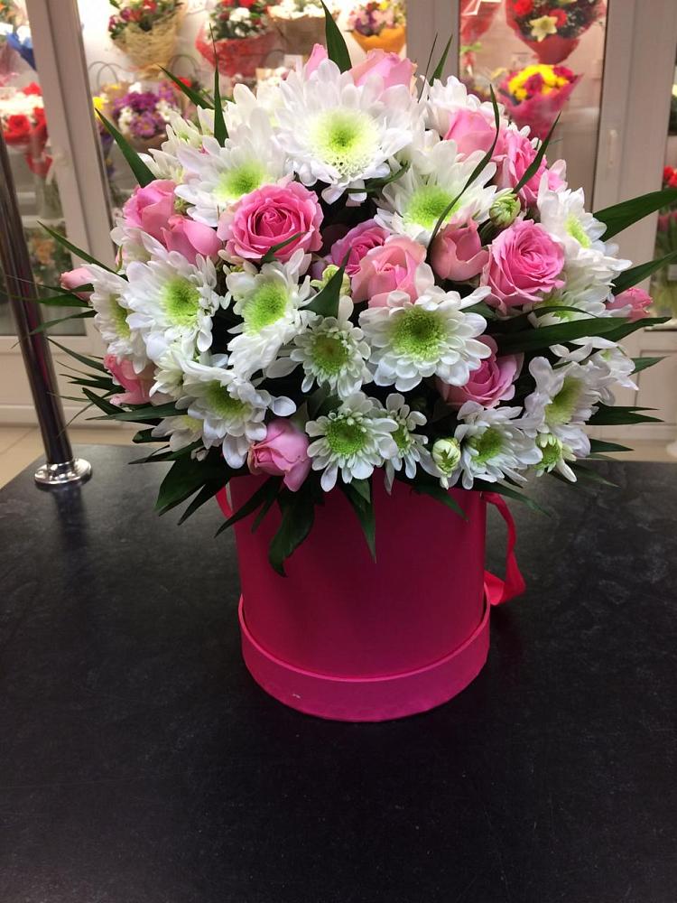 Цветочная композиция из Розы и Хризантемы в шляпной коробке в Григорьевское