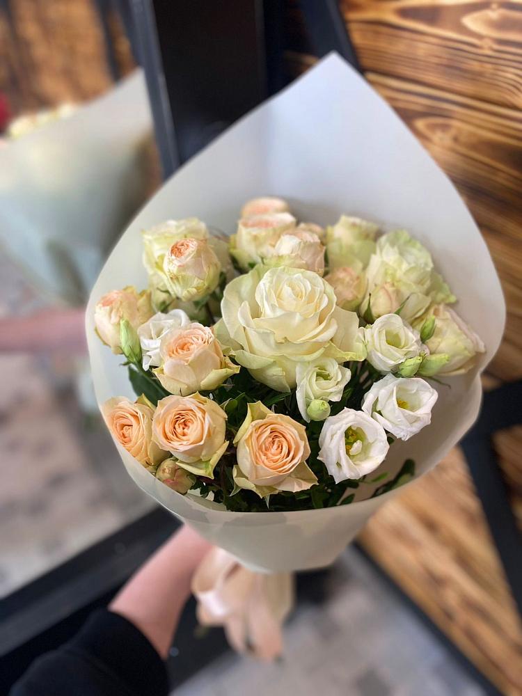 Букет цветов из: Розы и Лизиантусы в Григорьевское